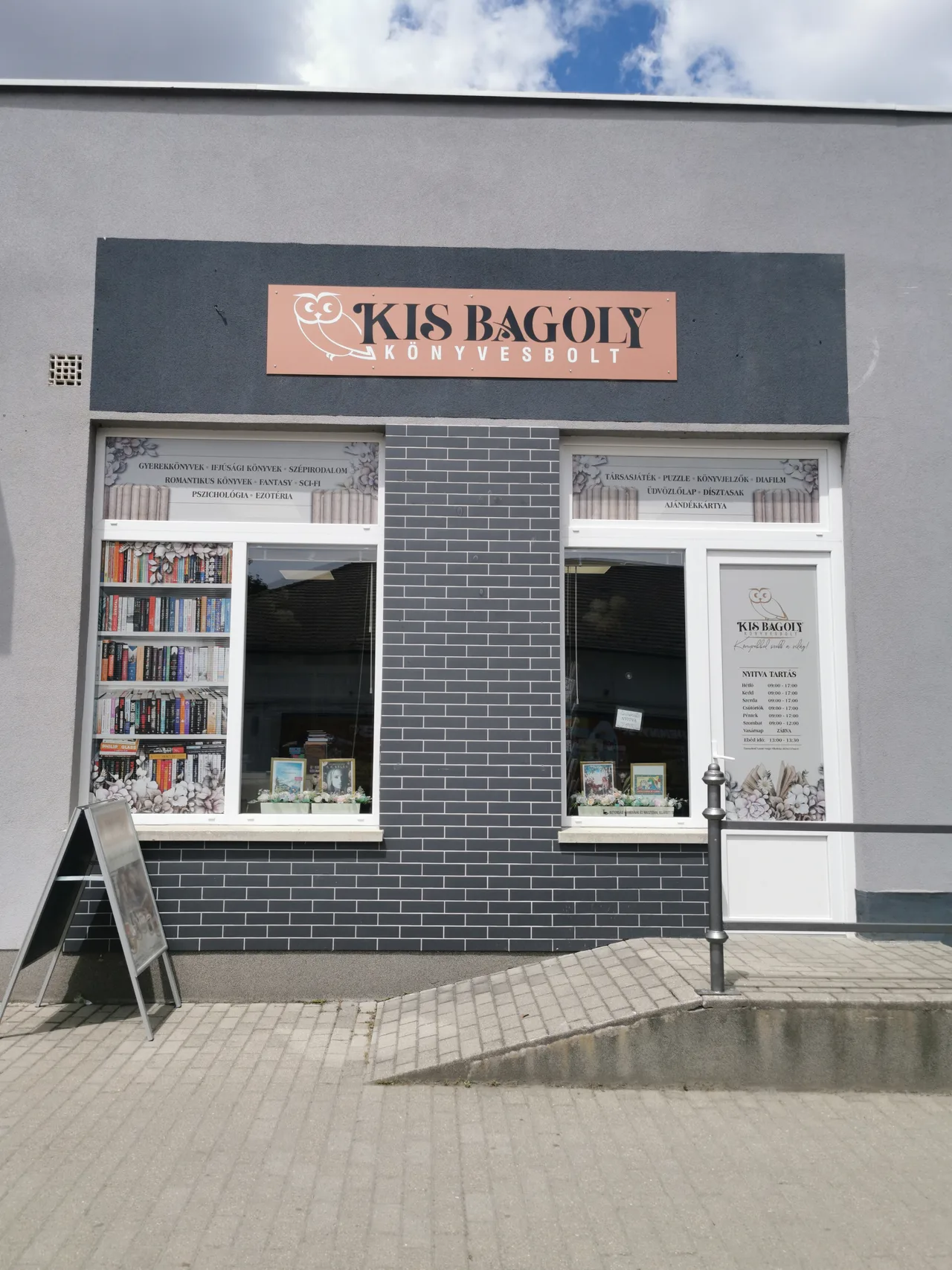 A Kis Bagoly Könyvesbolt üzlete Balmazújvárosban